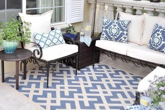 Birbirinden Şık Halılar ile Balkon Dekorasyonu